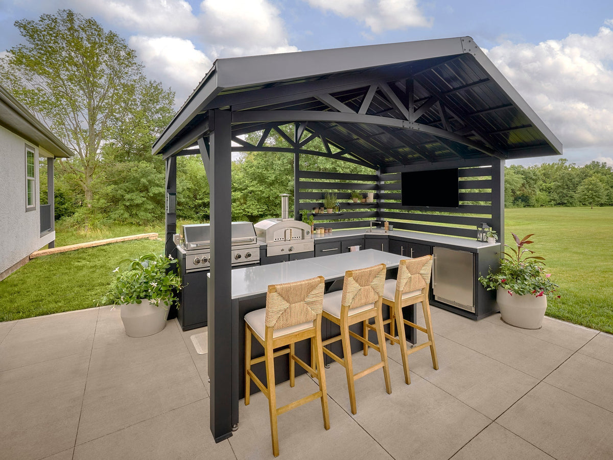 Cuisine extérieure complète avec barbecue et four à pizza