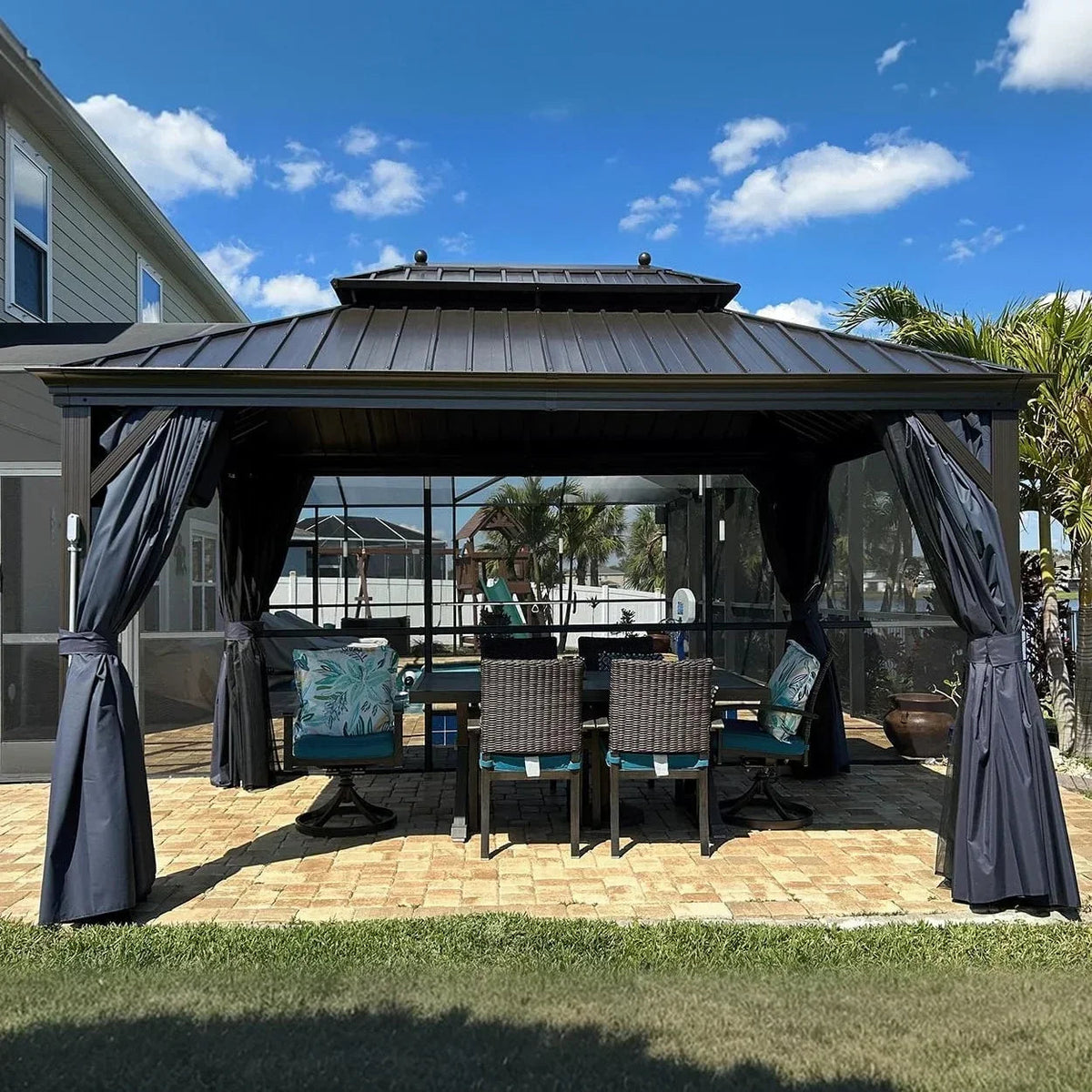 PURPLE LEAF – Pavillon extérieur à toit rigide pour terrasse, structure en aluminium bronze avec rideau bleu marine