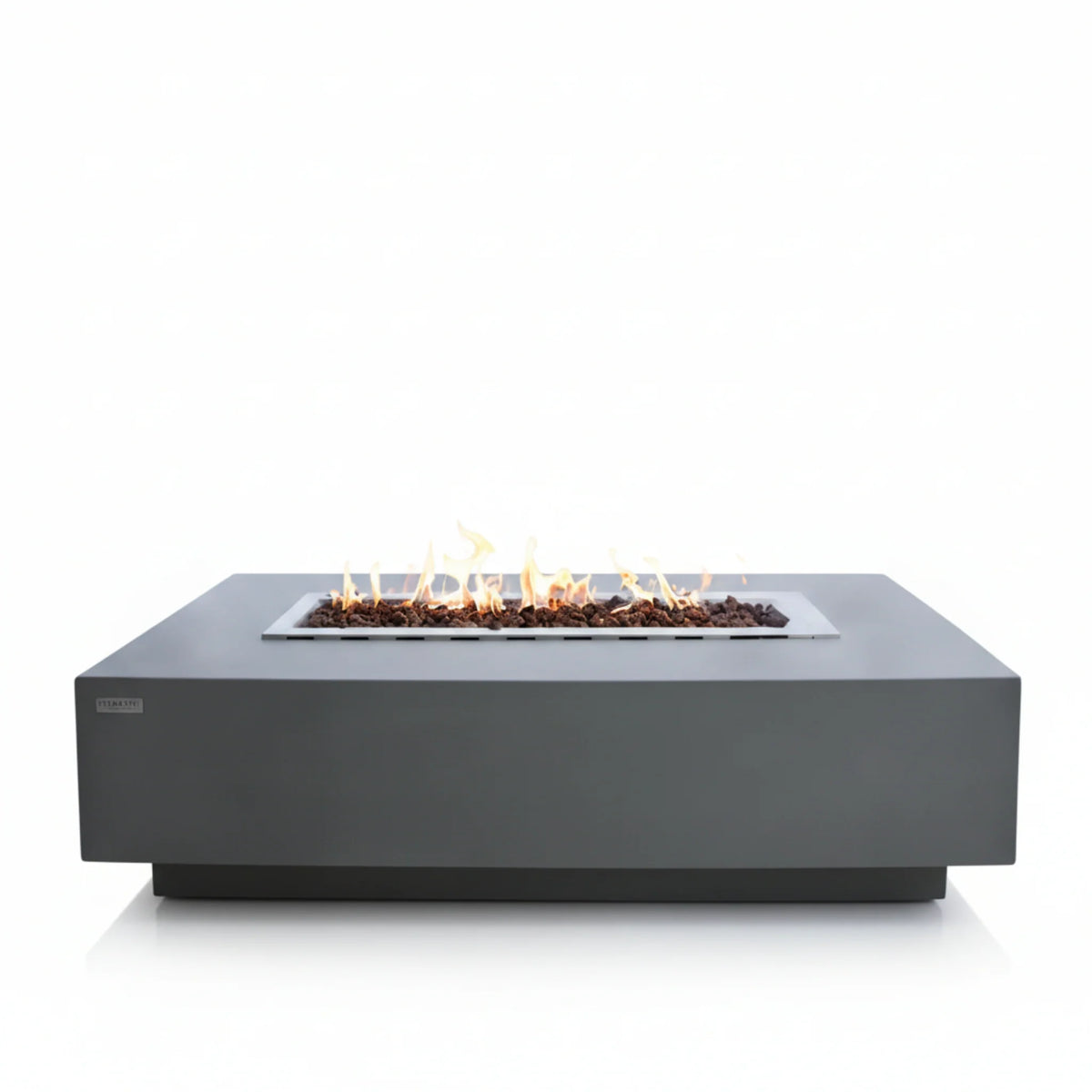 Elementi Granville – Table brasero extérieure rectangulaire en béton au propane 60 In. X 27 In. avec pierres de lave et housse