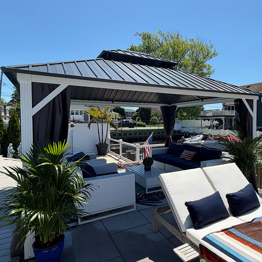 PURPLE LEAF – Pavillon moderne gris à toit rigide, double toit en acier galvanisé, poteaux en aluminium blancs, rideaux et moustiquaires
