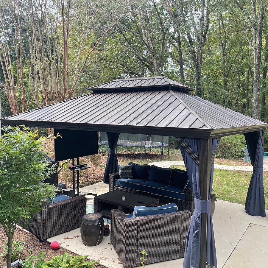 PURPLE LEAF – Pavillon extérieur à toit rigide pour terrasse, structure en aluminium bronze avec rideau bleu marine