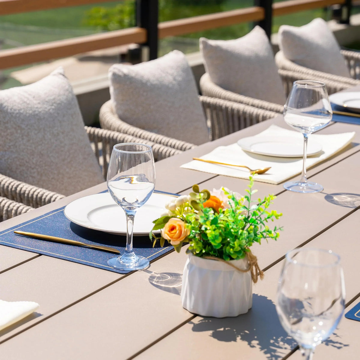 PURPLE LEAF Hailar – Ensemble repas extérieur familial avec table et chaises de terrasse en aluminium et coussins en oléfine