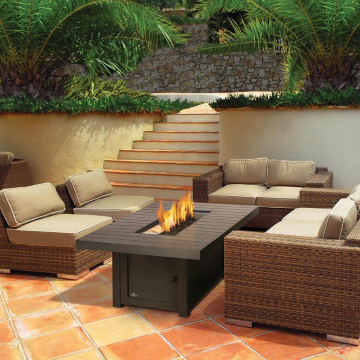 St. Tropez – Table Patioflame rectangulaire avec pare-vent en verre