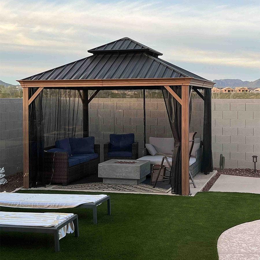 PURPLE LEAF – Pavillon à toit rigide pour terrasse, structure en aluminium effet bois avec moustiquaires