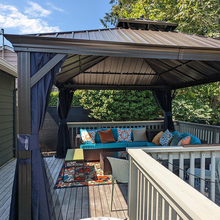 PURPLE LEAF – Pavillon extérieur à toit rigide pour terrasse, structure en aluminium bronze avec rideau bleu marine