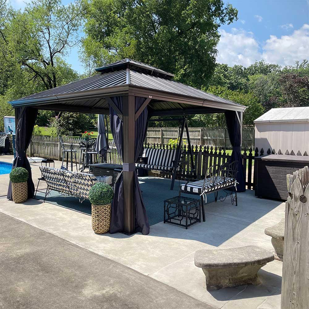 PURPLE LEAF – Pavillon extérieur à toit rigide pour terrasse, structure en aluminium bronze avec rideau bleu marine