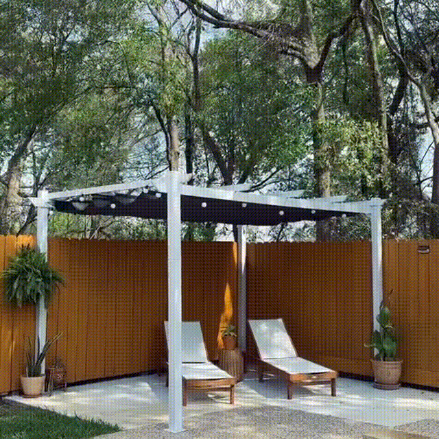 PURPLE LEAF – Pergola extérieure rétractable blanche en aluminium renforcé avec double toile d’ombrage et rideaux