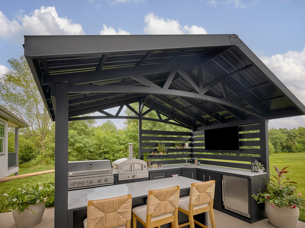 Langston | Cuisine extérieure couverte accessible avec barbecue encastrable et four à pizza
