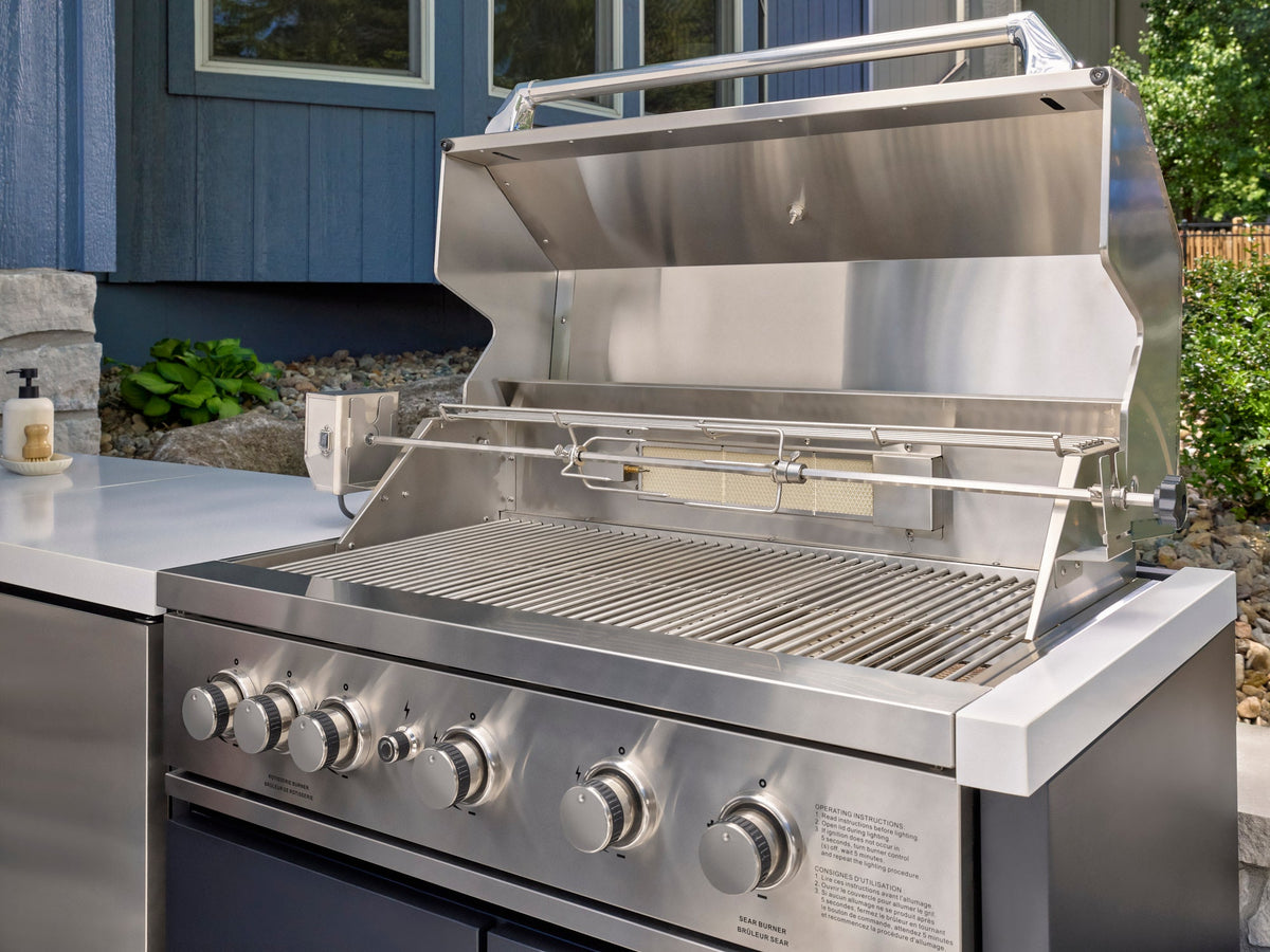 Emory | Îlot de cuisine extérieure d’angle avec barbecue encastrable et four à pizza
