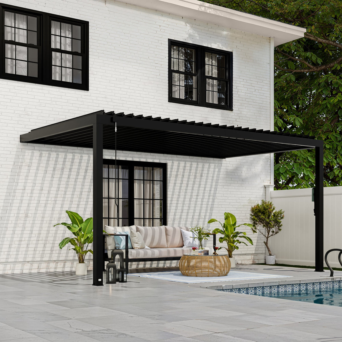 Evanston 16x10 – Pergola murale à lames orientables