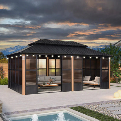 PURPLE LEAF – Pavillon-solarium à toit rigide avec colonnes effet bois, structure noire, double toit en acier galvanisé et guirlande lumineuse