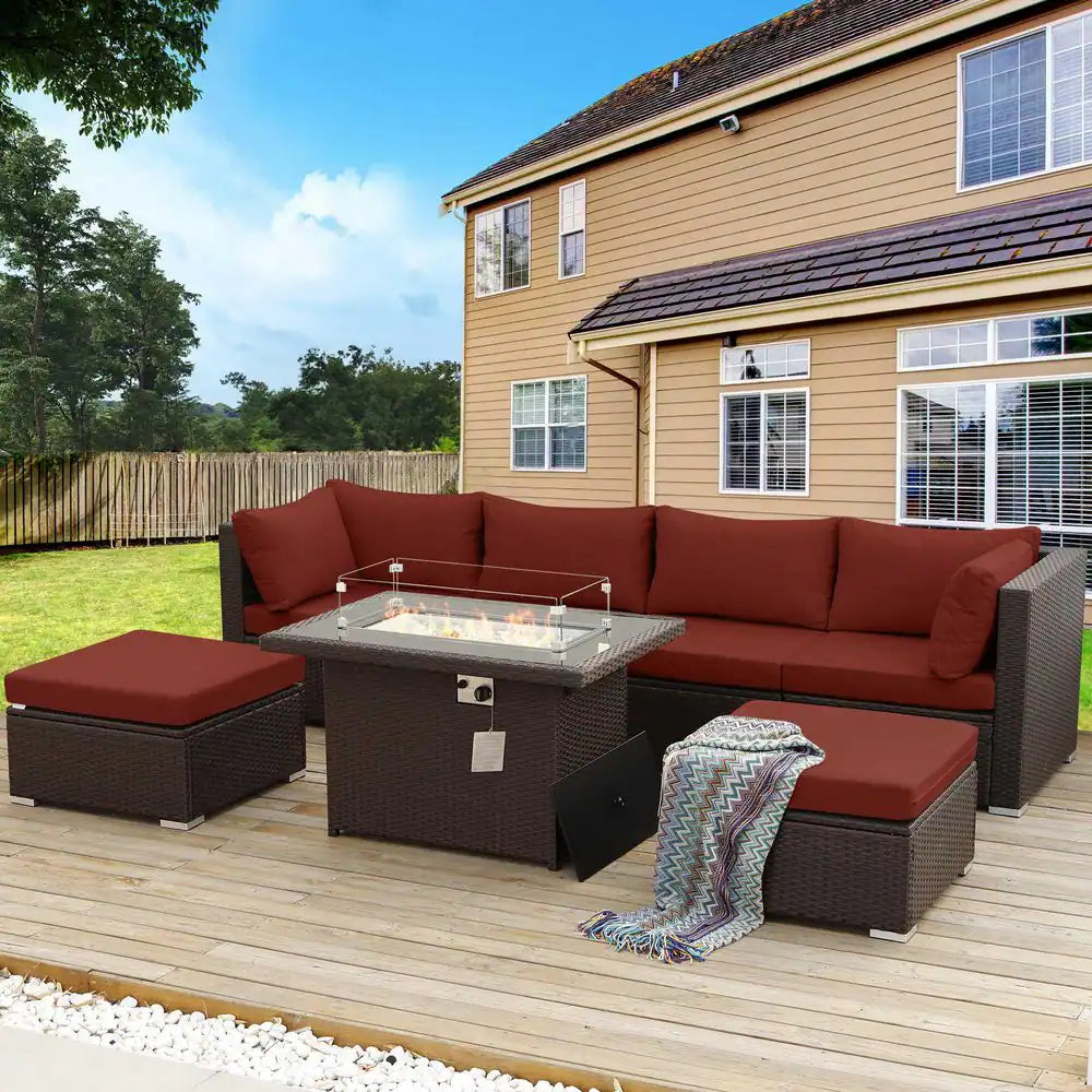 Ensemble canapé d’angle profond de terrasse 7 pièces en résine tressée Espresso avec brasero, repose-pieds et coussins Ruby Red
