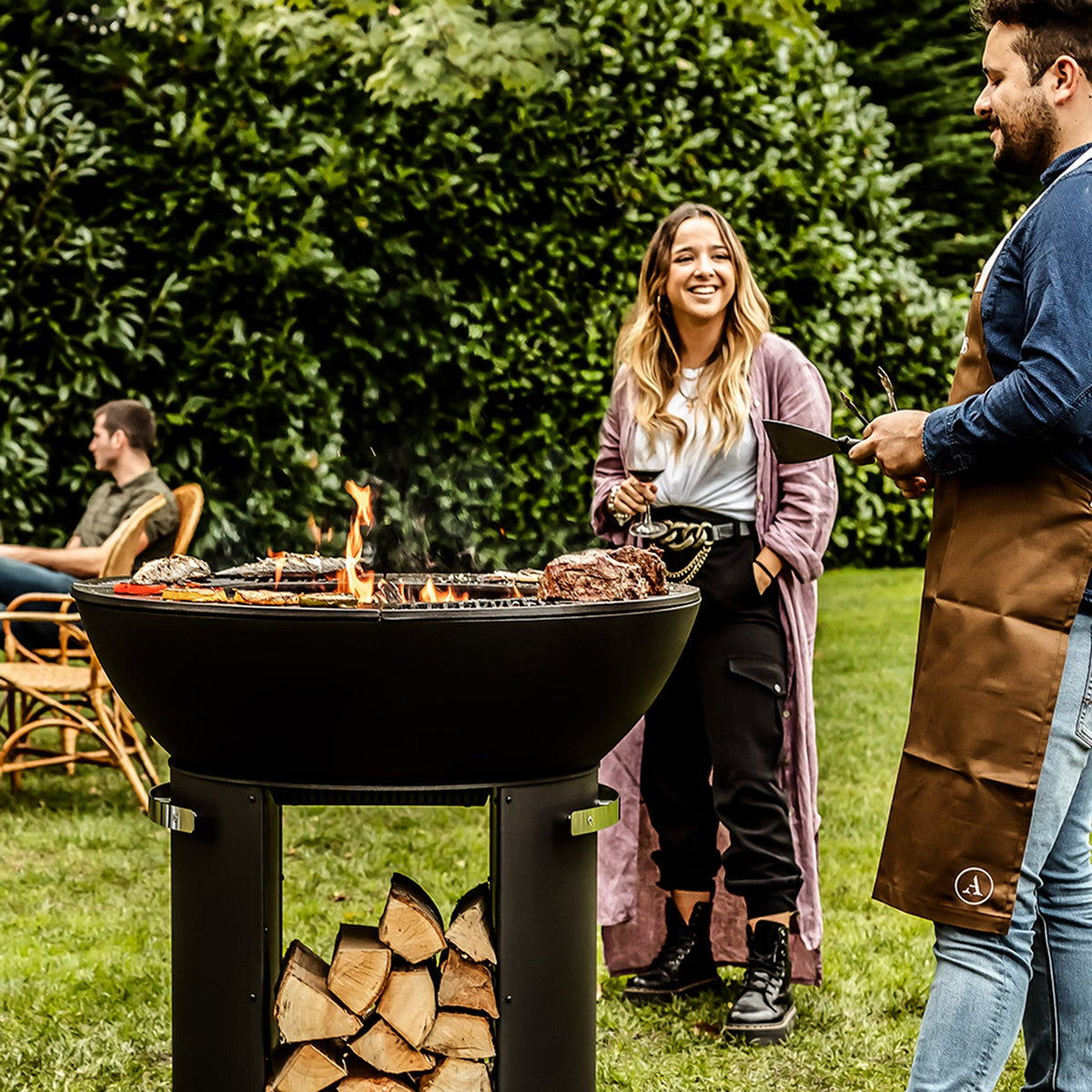 Zenith 38” – Brasero en fonte avec base surélevée