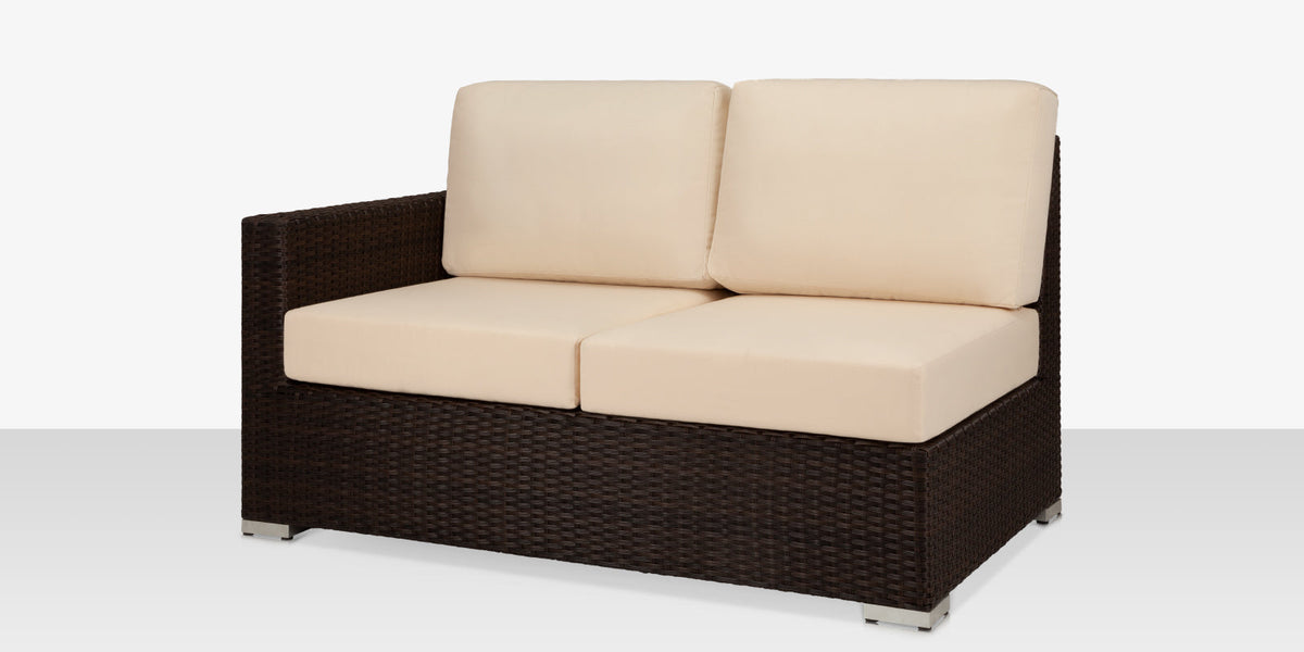 Lucaya – Canapé 2 places avec accoudoir gauche, Espresso, coussin Standard Off-White
