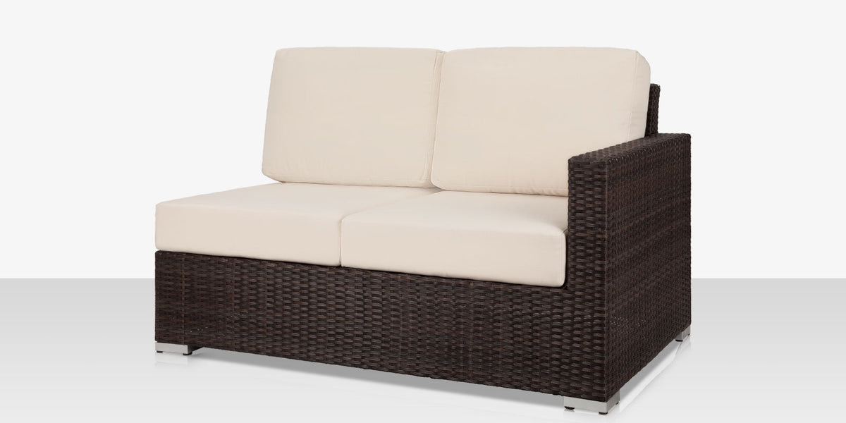 Lucaya – Canapé 2 places avec accoudoir droit, Espresso, coussin Standard Off-White