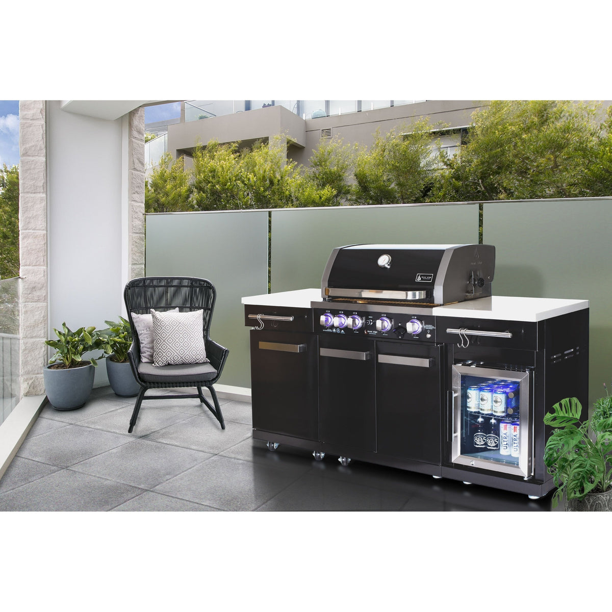 Îlot de cuisine extérieure Premium 70" en acier inoxydable noir avec réfrigérateur + barbecue 32"W 4 brûleurs avec brûleur arrière