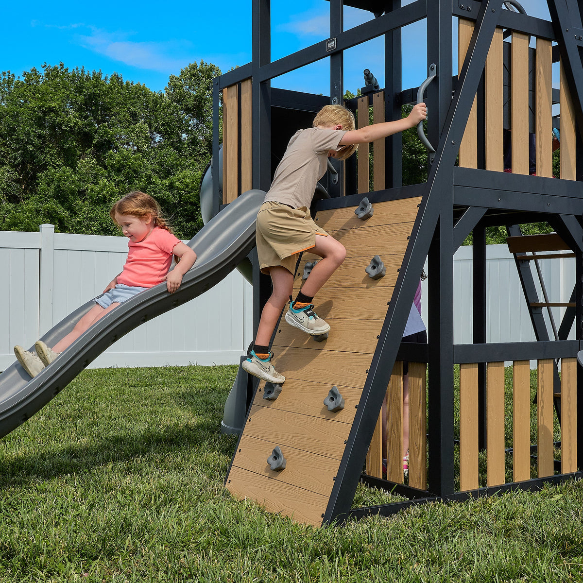 Atlas – Portique de jeux en acier avec toboggan tubulaire