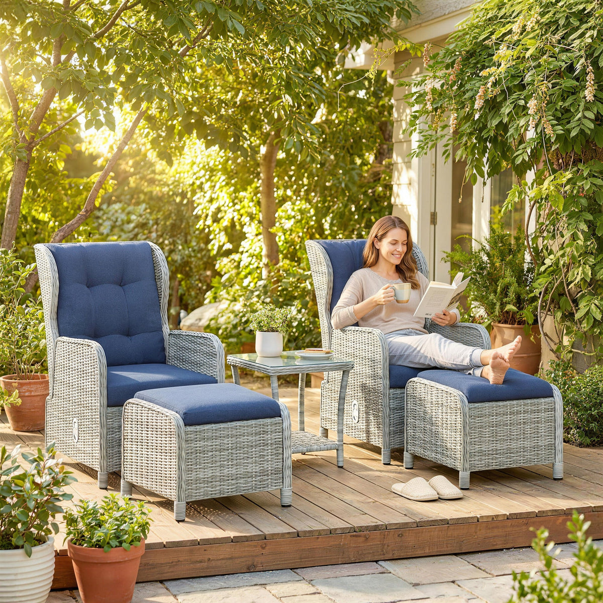 Ensemble 5 pièces de fauteuils inclinables en rotin avec repose-pieds et table en verre, bleu foncé