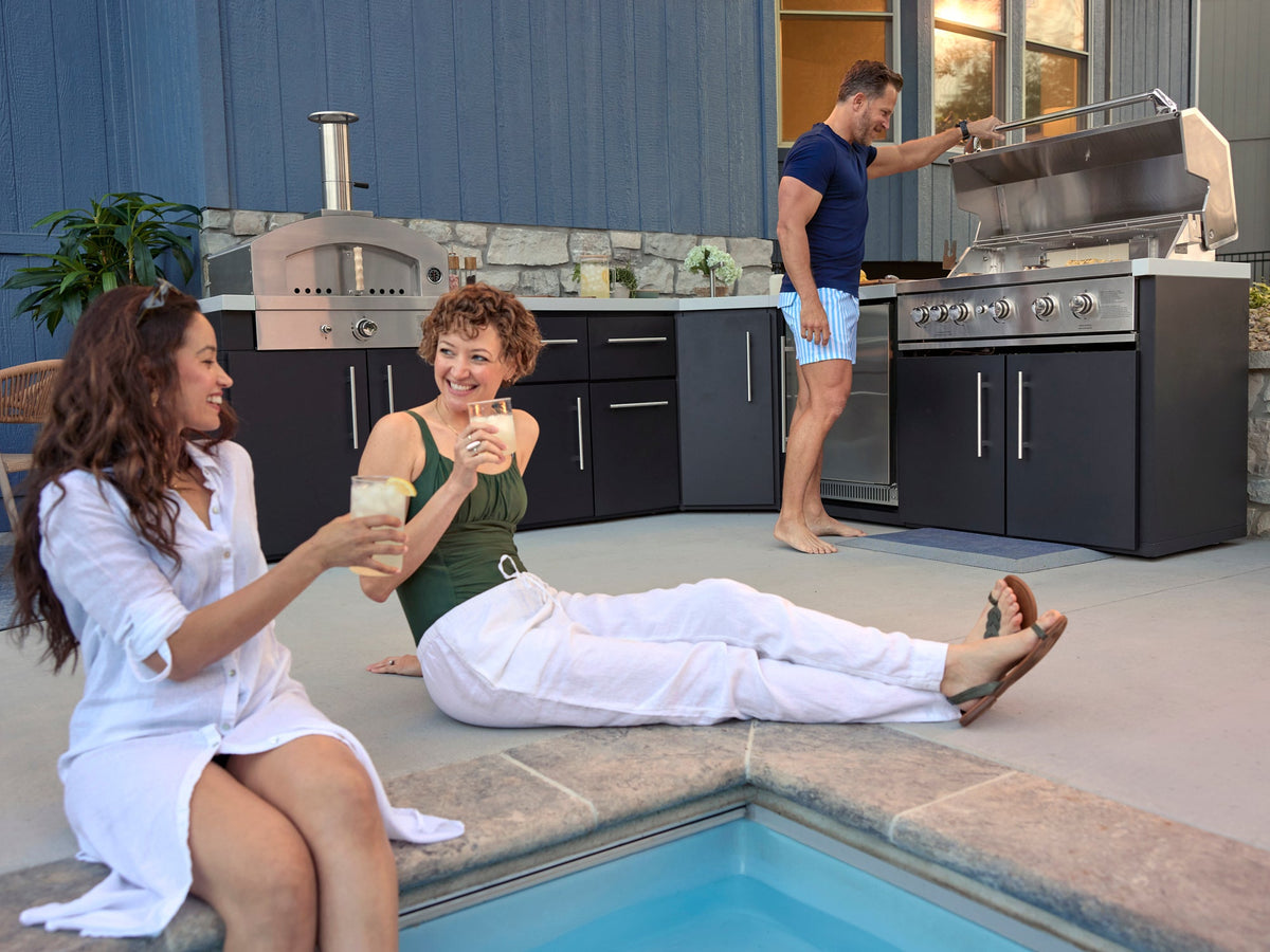 Emory | Îlot de cuisine extérieure d’angle avec barbecue encastrable et four à pizza