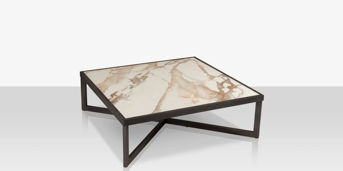 Iconic 32" – Table basse carrée