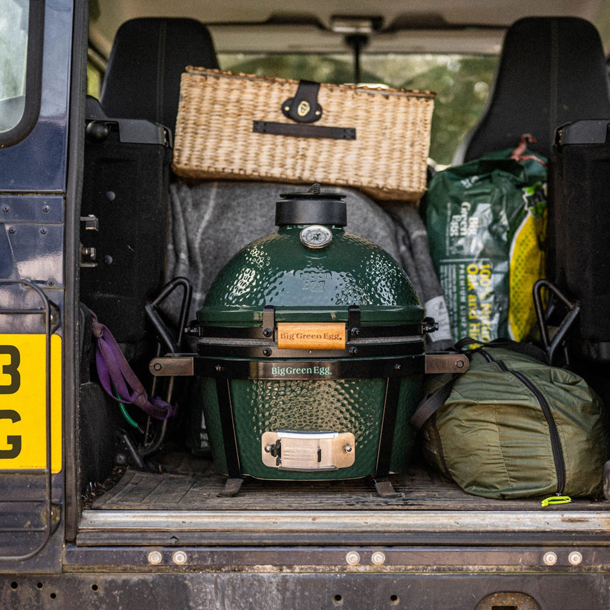 MiniMax Big Green Egg + ensemble Portable Nest + Acacia EGG Mates