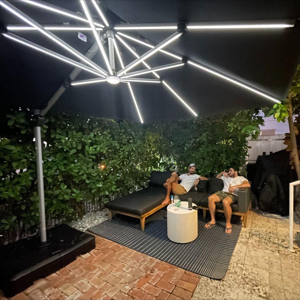 PURPLE LEAF – Parasol de terrasse rectangulaire à LED alimenté à l’énergie solaire avec éclairage