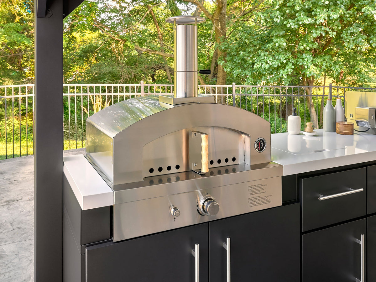 Lancaster | Cuisine extérieure linéaire avec barbecue encastrable et four à pizza