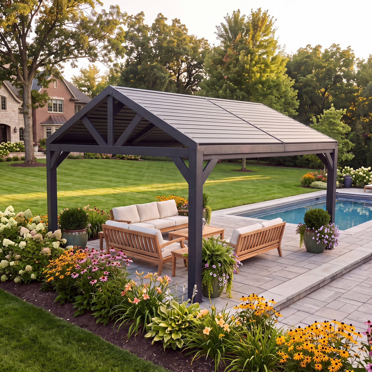 Pergola autoportante dans un espace extérieur