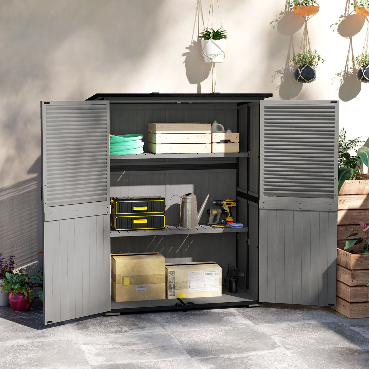 Armoire de rangement extérieure en bois avec serrure et étagères, grise